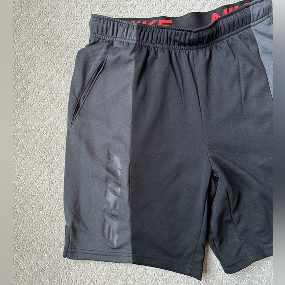 Men’s Nike Standard Dri-Fit Training Shorts - Picture 3 of 8